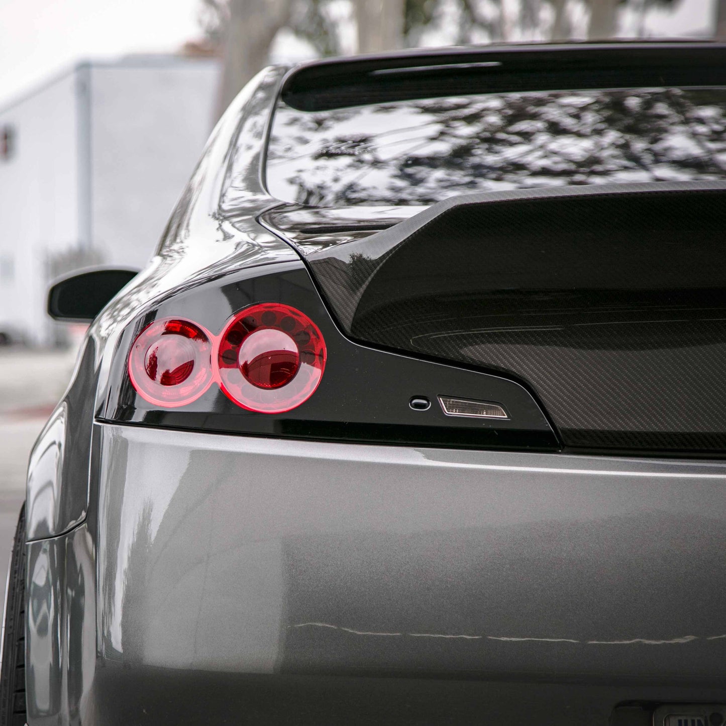 Seibon TL0305INFG352D-C Carbon Fiber C-Style Trunk for 2003–2007 Infiniti G35 Coupe