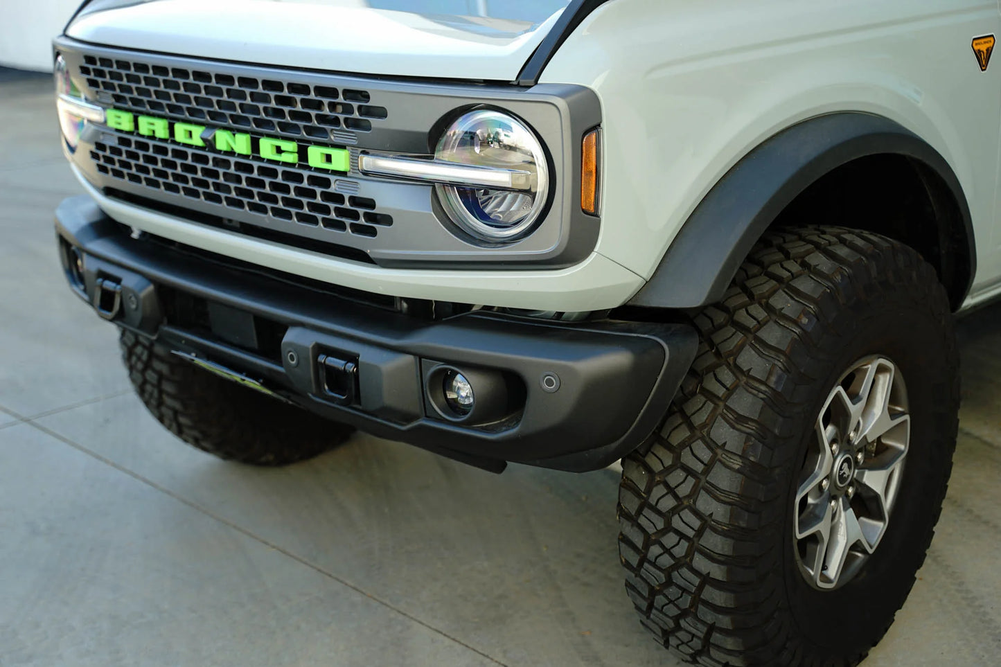 DV8 Offroad 2021 + 2024 Ford Bronco Capable Bumper Slanted Front License Plate Mount LPBR-05