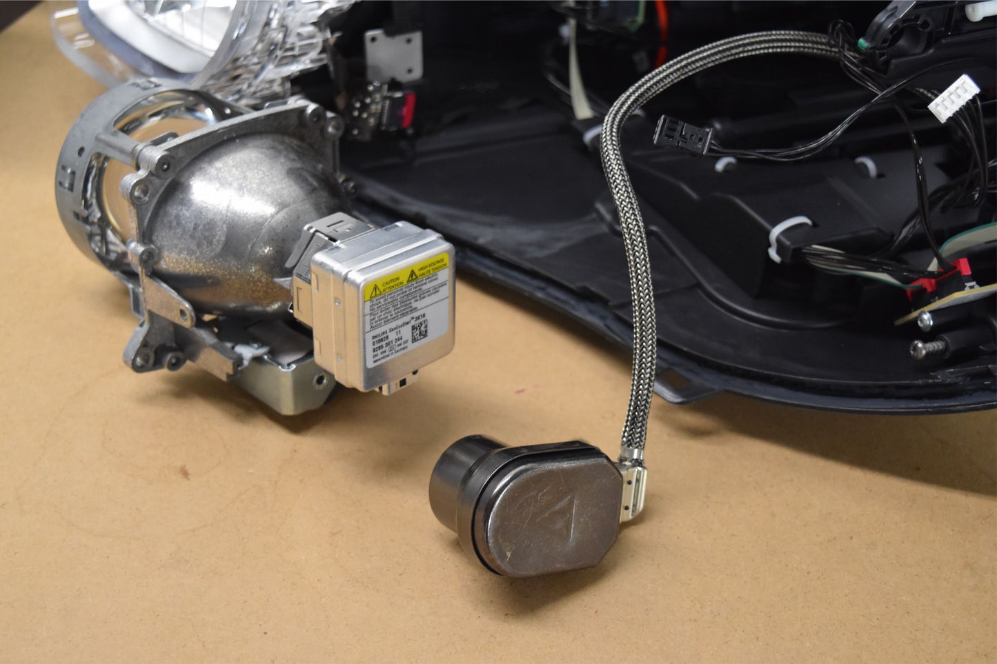 Igniter Adapter: D1S to D2S