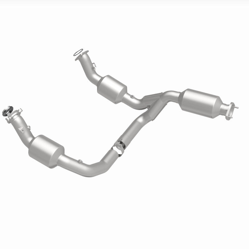 MagnaFlow 2021 Chevrolet Express 2500 4.3L Underbody Direct-Fit Catalytic Converter Magnaflow