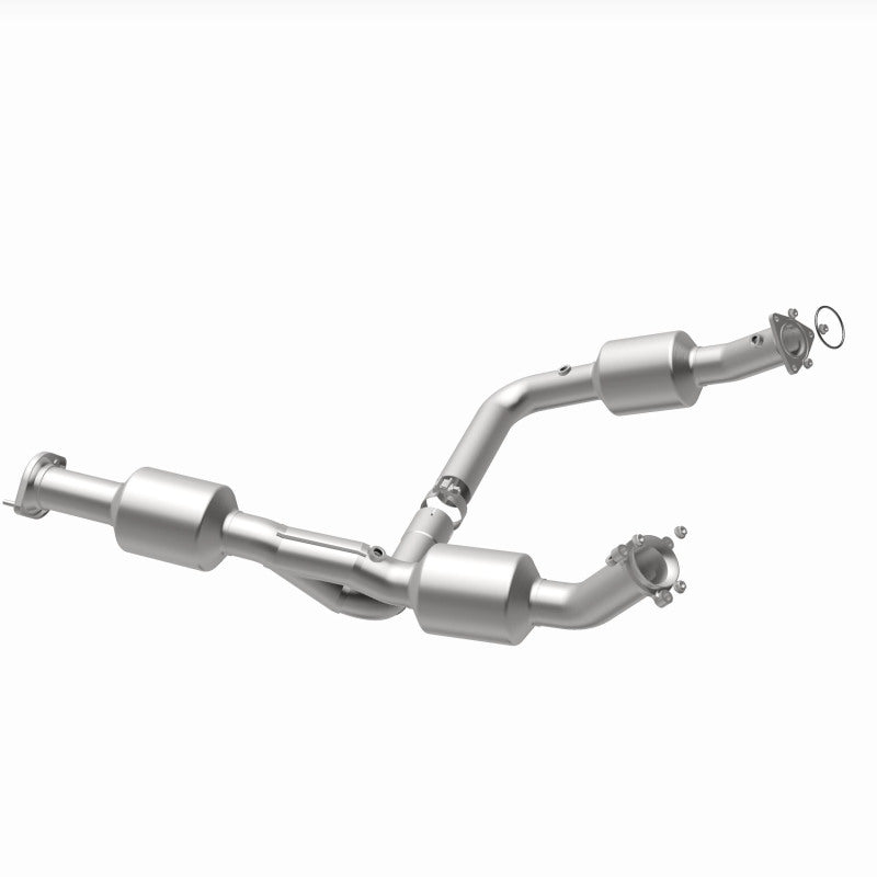 Magnaflow 18-20 Chevrolet Express 2500 Single Underbody 4.3L Direct Fit Catalytic Converter Magnaflow