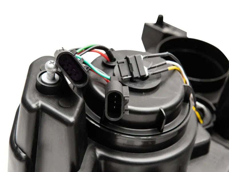 Raxiom 08-14 Dodge Challenger Halo Projctr Headlights w/Sequential Turn Signals-Blk Hsng(Clear Lens) Raxiom