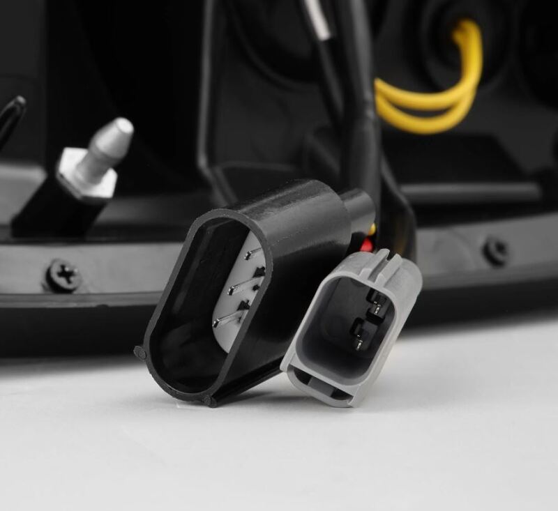 AlphaRex 658003 97-03 Ford F150 / 99-16 Ford F250/F350/F450/F550 LUXX-Series LED Tail Lights - Black/Red