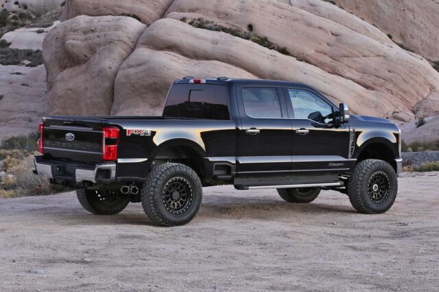 Fabtech 23-24 F250/350 4WD Diesel 4in 4 Link System w/ Coils and Performance Shocks