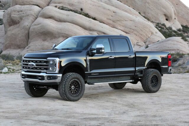 Fabtech 23-24 Ford F250/350 4WD Diesel 6in Rad. Arm Lift Kit Fr DL 2.5 Resi Clvrs & Rr DL 2.25 Shks