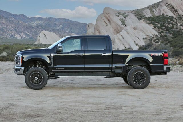 Fabtech 23-24 Ford F250/350 4WD Diesel 6in Rad. Arm Lift Kit Fr DL 4.0 Resi Clvrs & Rr DL 2.25 Shks