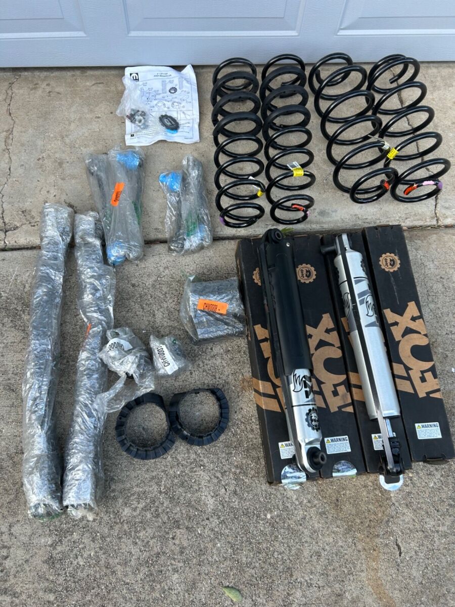 MaxTrac 18-23 Jeep Wrangler JL 3in/2in Lift Height F&R Fox 2.0 Performance Series Shocks