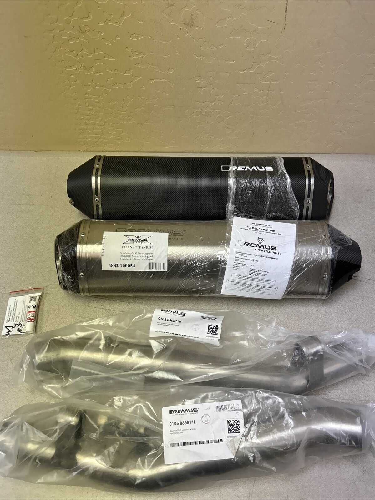 Remus 2021+ BMW R 18 (Euro 5) Black Slip On - Left & Right Side w/Short Cut End Caps - Black