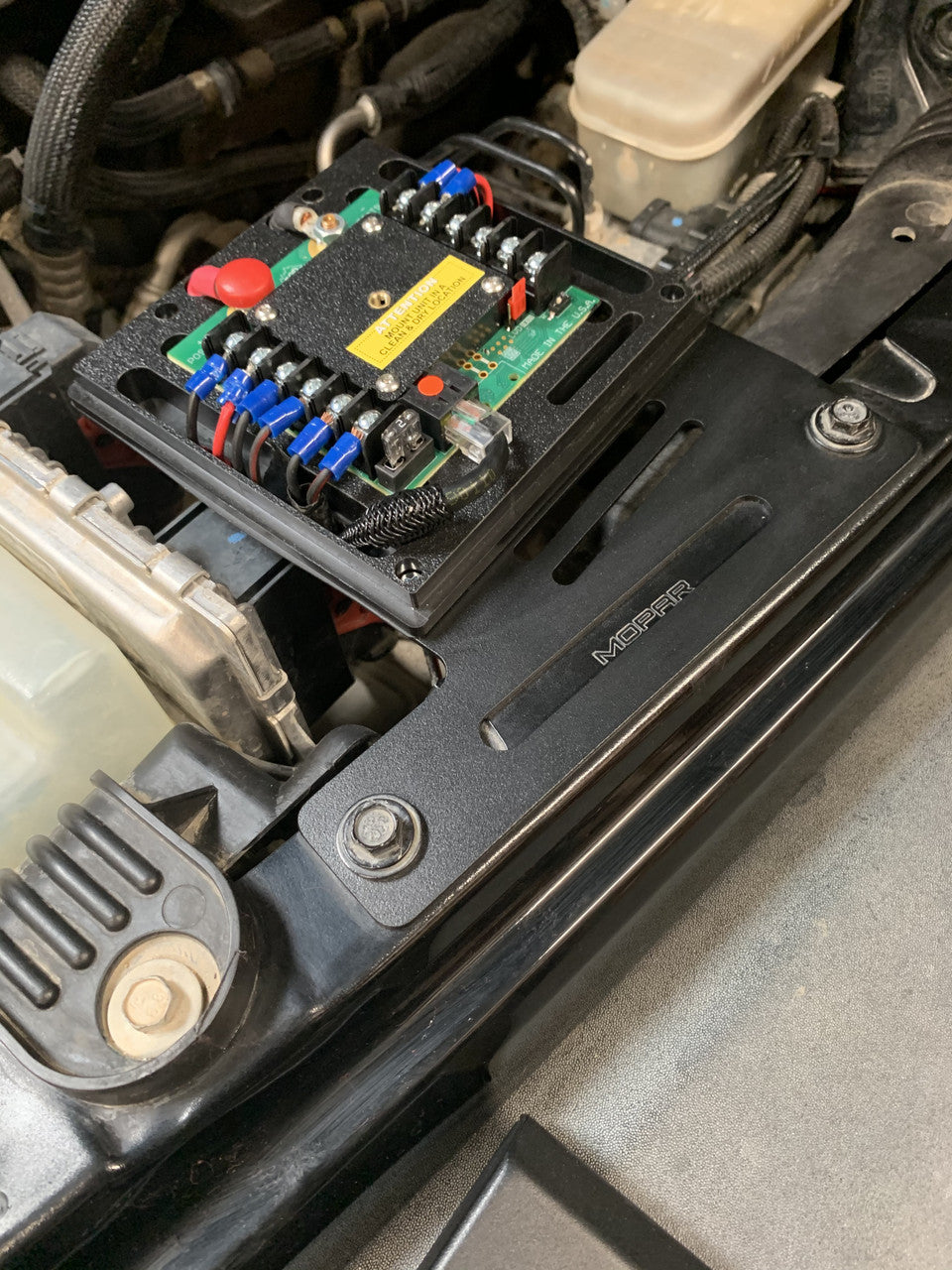 Spod SourceLT with Blue Switch Panel – Jeep Wrangler JK 2009–2018 (SKU: 873115)