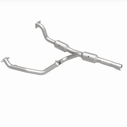 Magnaflow 14-18 2500 V8 6.4 OEM Underbody Direct Fit Converter Magnaflow