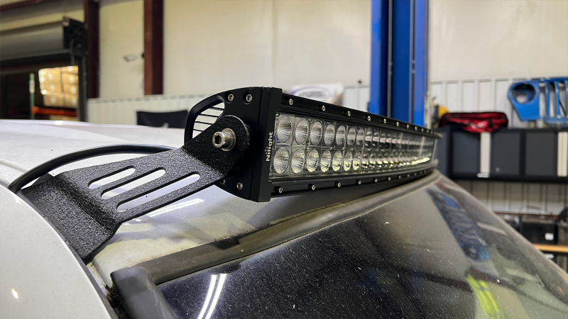 Fishbone Offroad 99-06 Chevrolet Silverado/Tahoe/Suburban Roof Mounted 50in Lightbar Bracket - Black Fishbone Offroad