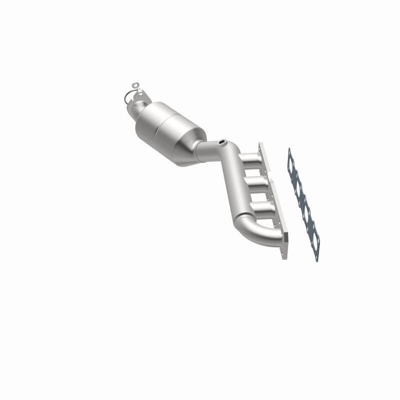 MagnaFlow Direct-Fit SS Catalytic Converter 04-06 Nissan Titan 5.6L V8 (California) Magnaflow
