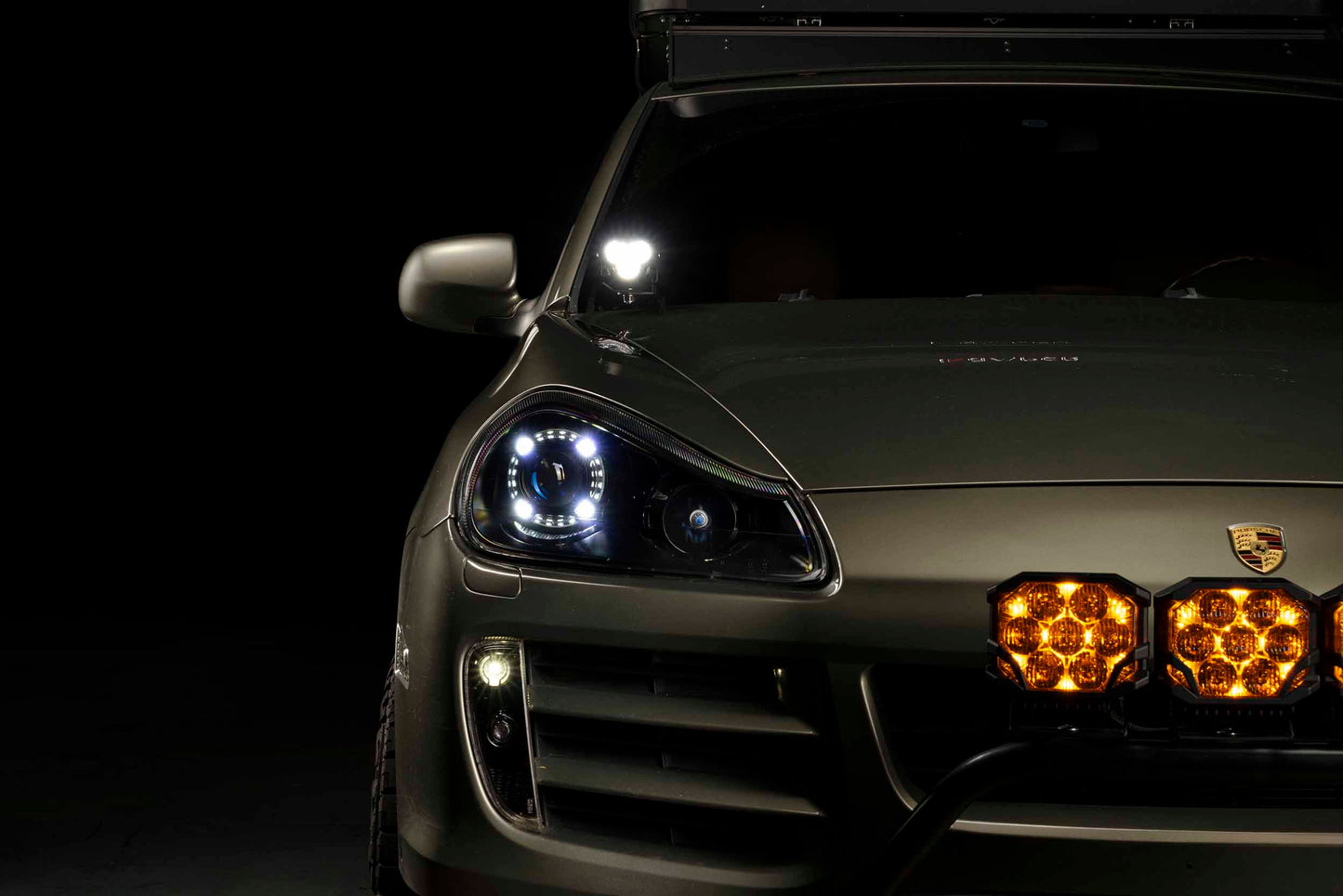 Morimoto 4Banger Ditch Light Kit: 03-10 Cayenne (HXB Yellow Combo Beam)