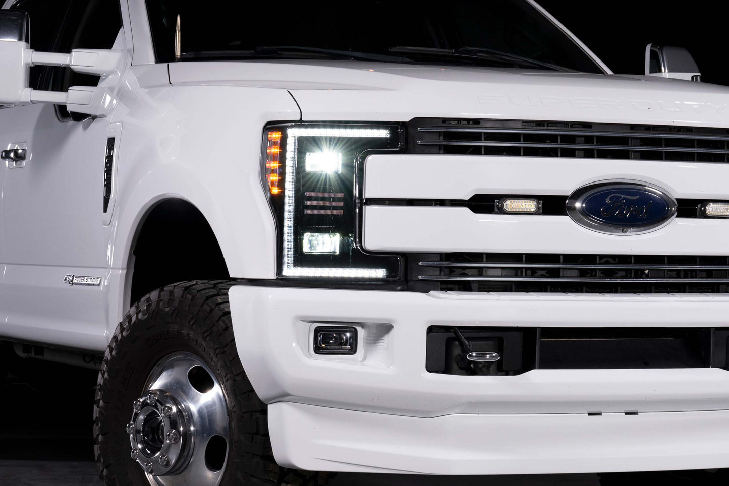 17-19 Ford Super Duty Hybrid Heads and Red Tails