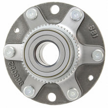 Load image into Gallery viewer, MOOG 99-04 Land Rover Discovery Series II Rear Hub Assembly