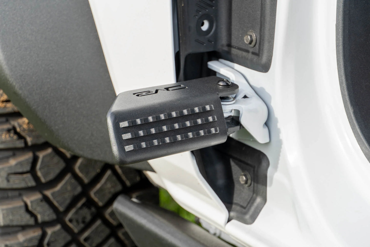 DV8 Offroad 2021+ Ford Bronco Foot Peg Pair - Black STBR-01