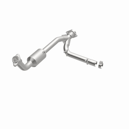 MagnaFlow Conv Direct Fit 05-06 Lincoln Navigator 5.4L w/ 3in Main Piping Magnaflow