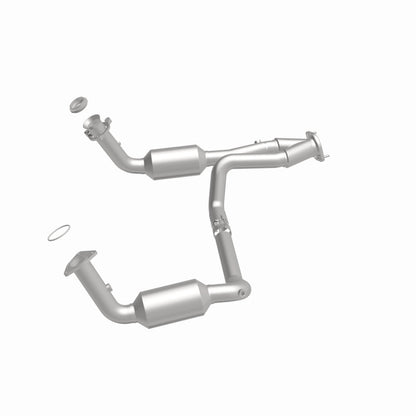 MagnaFlow Conv Direct Fit OEM 2005 GMC Sierra/Chevrolet Silverado 1500/Cadillac Escalade Underbody Magnaflow
