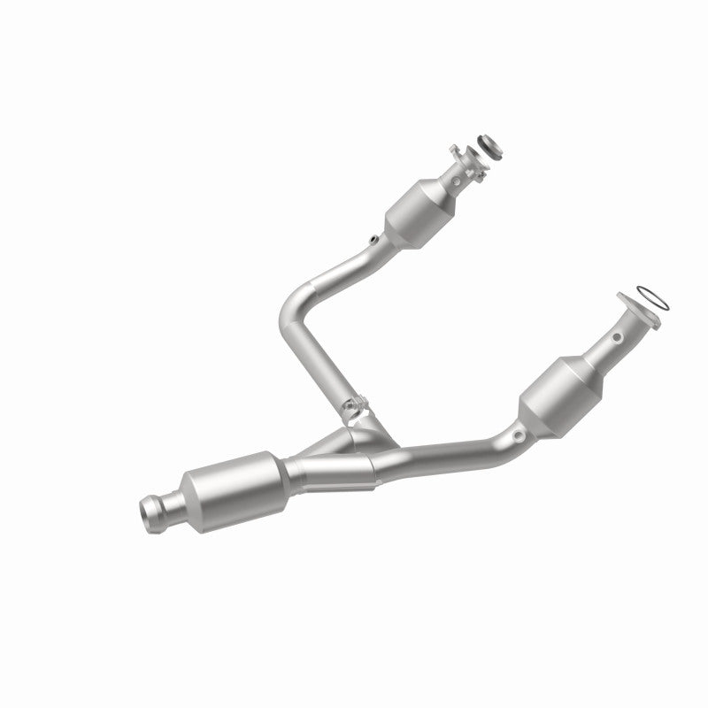 Magnaflow 14-15 Chevrolet Silverado 1500 Underbody 4.3L / 5.3L Direct-Fit Catalytic Converter Magnaflow