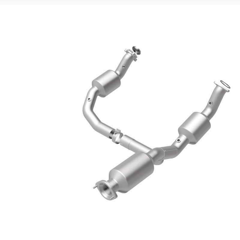 MagnaFlow 2021 Chevrolet Express 2500 4.3L Underbody Direct-Fit Catalytic Converter Magnaflow