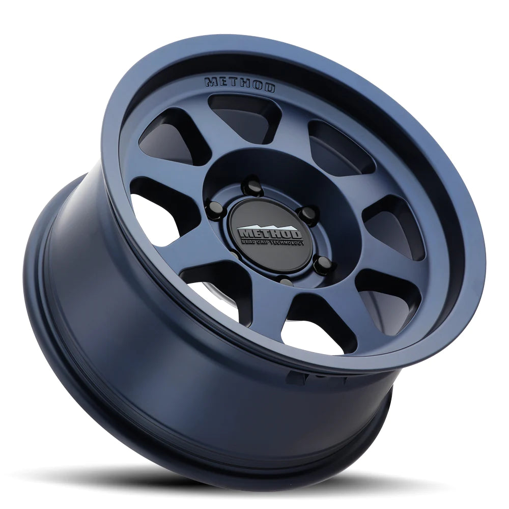 Method 701 BAHIA BLUE 17x9 / 6x5.5 / -12/4.6,