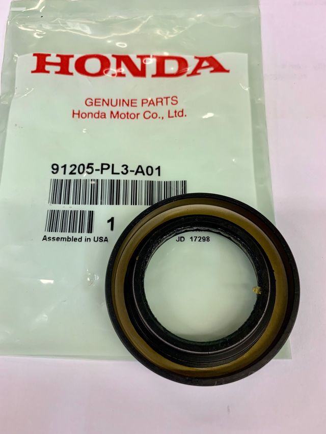 OEM Honda/Accord Manual Transmission Output Shaft Seal (91205-PL3-A01) X1