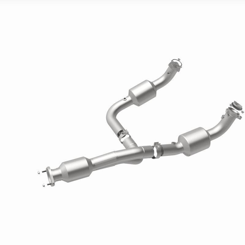 Magnaflow 12-20 Chevrolet Express 4500 Underbody 6.0L Direct Fit Catalytic Converter Magnaflow