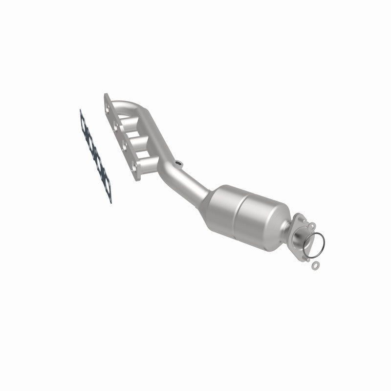 MagnaFlow Direct-Fit SS Catalytic Converter 04-06 Nissan Titan 5.6L V8 (California) Magnaflow