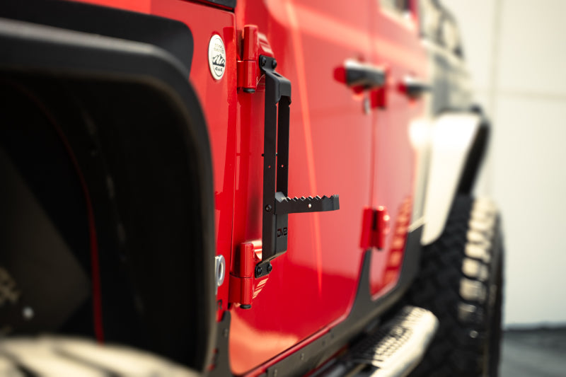DV8 Offroad 07-25 Jeep Gladiator/Wrangler JT/JK/JL Hinge Mounted Step STJL-04