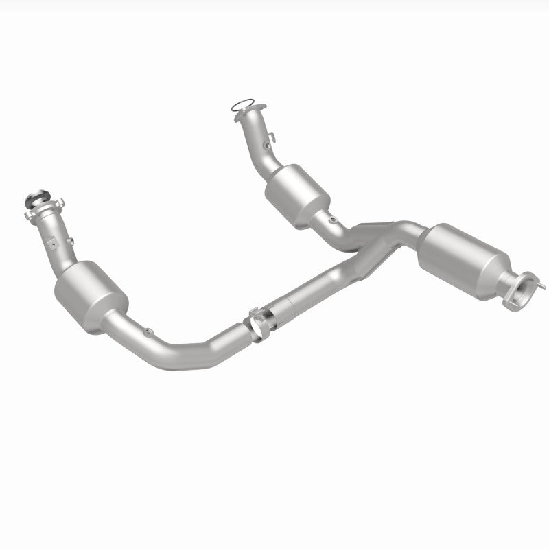 MagnaFlow 2021 Chevrolet Express 2500 4.3L Underbody Direct-Fit Catalytic Converter Magnaflow
