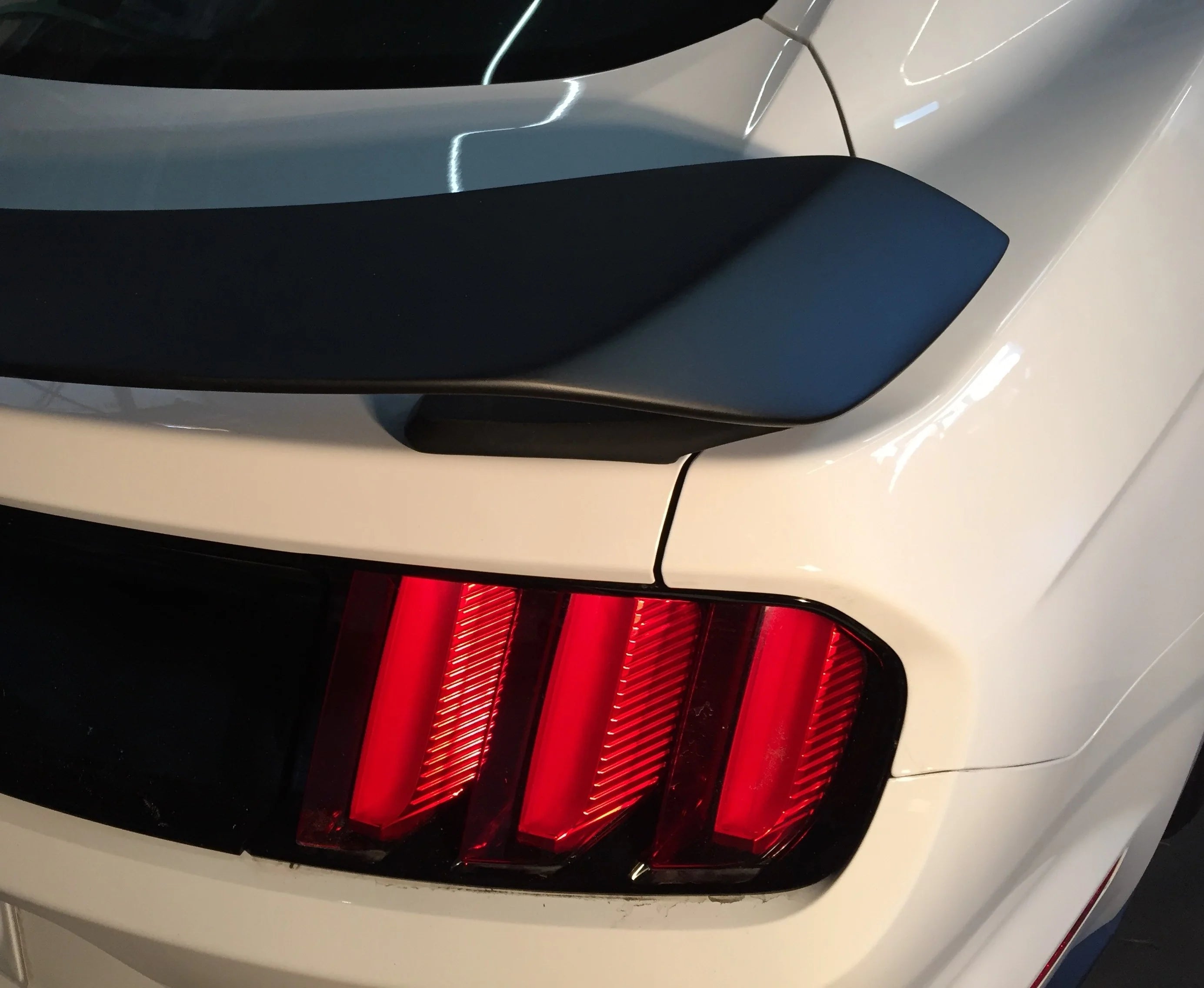 Anderson Composites 2015 - 2023 Mustang Fiberglass GT350R Style Rear Spoiler - AC-RS15FDMU-GR-GF