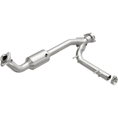 MagnaFlow Conv Direct Fit 05-06 Lincoln Navigator 5.4L w/ 3in Main Piping Magnaflow