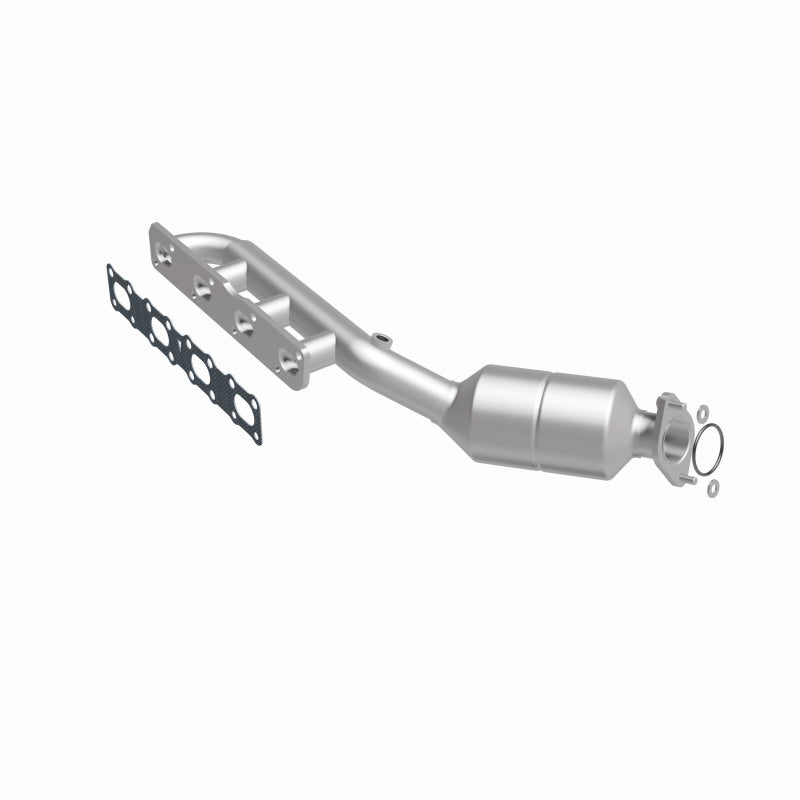 MagnaFlow Direct-Fit SS Catalytic Converter 04-06 Nissan Titan 5.6L V8 (California) Magnaflow