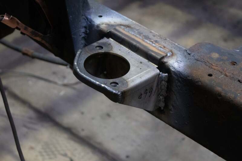 Rust Buster 88-95 Toyota Pickups Middle Body Mount- (Left)