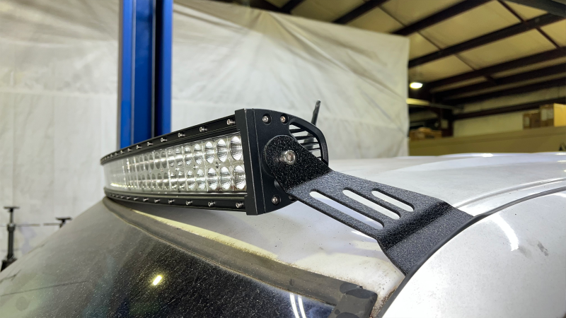 Fishbone Offroad 99-06 Chevrolet Silverado/Tahoe/Suburban Roof Mounted 50in Lightbar Bracket - Black Fishbone Offroad