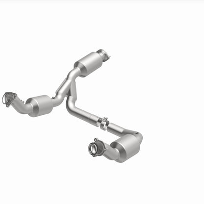 MagnaFlow 2021 Chevrolet Express 2500 4.3L Underbody Direct-Fit Catalytic Converter Magnaflow
