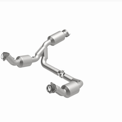 MagnaFlow 2021 Chevrolet Express 2500 4.3L Underbody Direct-Fit Catalytic Converter Magnaflow