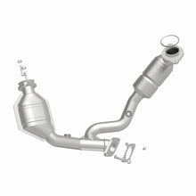 Load image into Gallery viewer, MagnaFlow Conv DF 00-03 Ford Taurus 3.0L