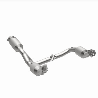 MagnaFlow 2021 Chevrolet Express 2500 4.3L Underbody Direct-Fit Catalytic Converter Magnaflow