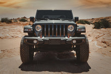 Load image into Gallery viewer, Tuff Country 20-23 Jeep Gladiator 3.5in Suspension Lift with New Shocks