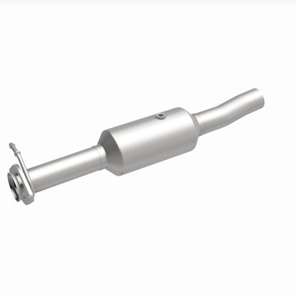 MagnaFlow 09-10 Ford F-550 Super Duty V10 6.8L Rear Underbody Direct Fit Catalytic Converter Magnaflow