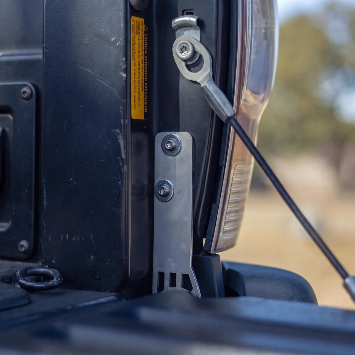 Cali Raised 05-15 Toyota Tacoma Tailgate Theft Protector