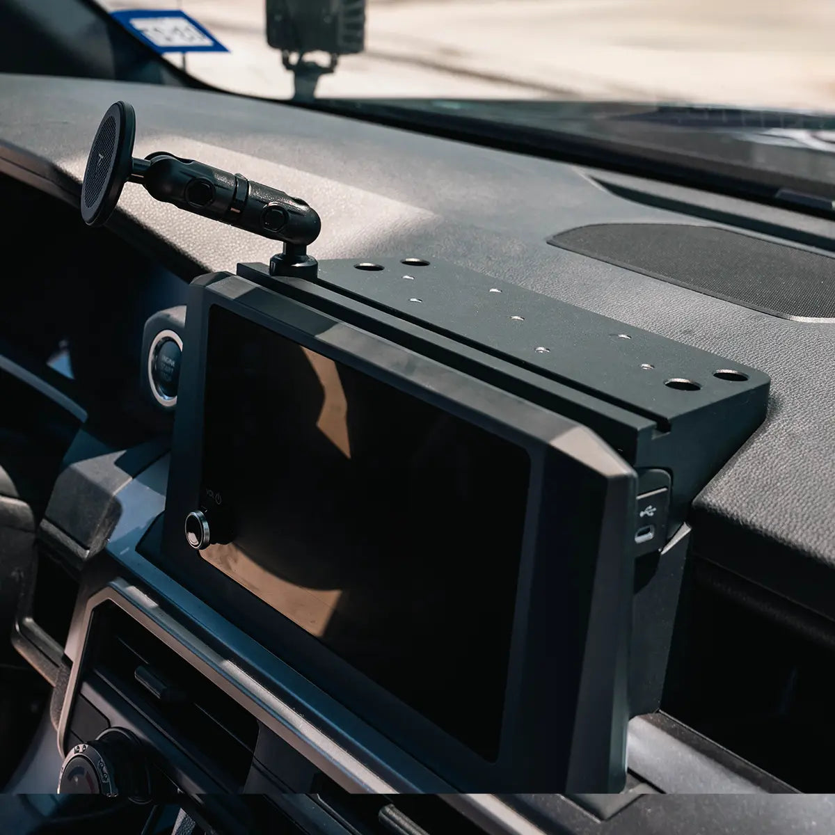 Cali Raised 2025+ Toyota 4Runner Dash Mount - 8in Small Screen