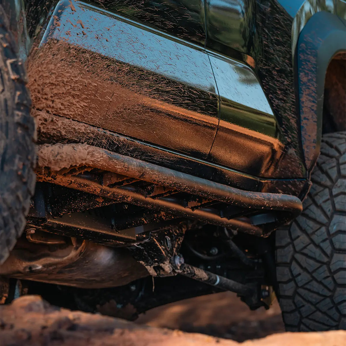 Cali Raised 2025+ Toyota 4Runner / 2024+ Lexus GX550 SE Rock Sliders - No Kickout/Raw Fill Plate/Raw