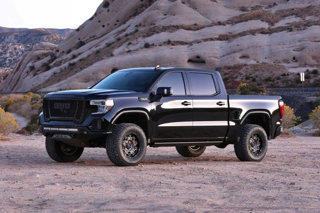 Fabtech 3" Dirt Logic Suspension System w/Ball Joint UCA, Dirt Logic 2.5 Reservoir Coilovers & Dirt Logic 2.25 Rear Shocks – 2025 GM 1500 2WD/4WD (K1210DL)