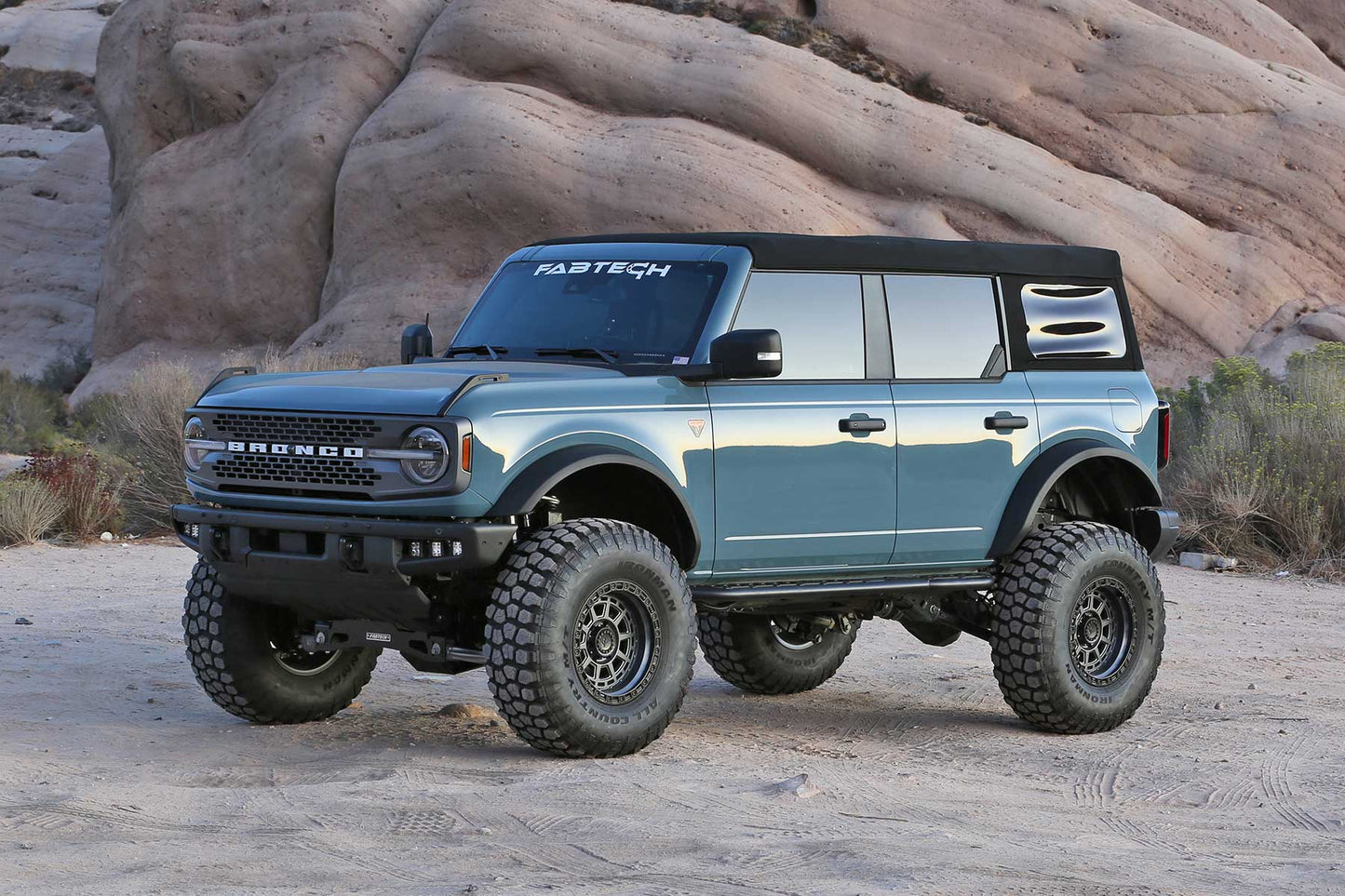Fabtech 6in Lift Kit with Dirt Logic 2.5 Reservoir Coilovers for 2021-2024 Ford Bronco 4WD (K2396DL)
