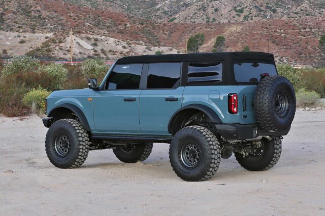 Fabtech 6in Lift Kit with Dirt Logic 2.5 Reservoir Coilovers for 2021-2024 Ford Bronco 4WD (K2396DL)