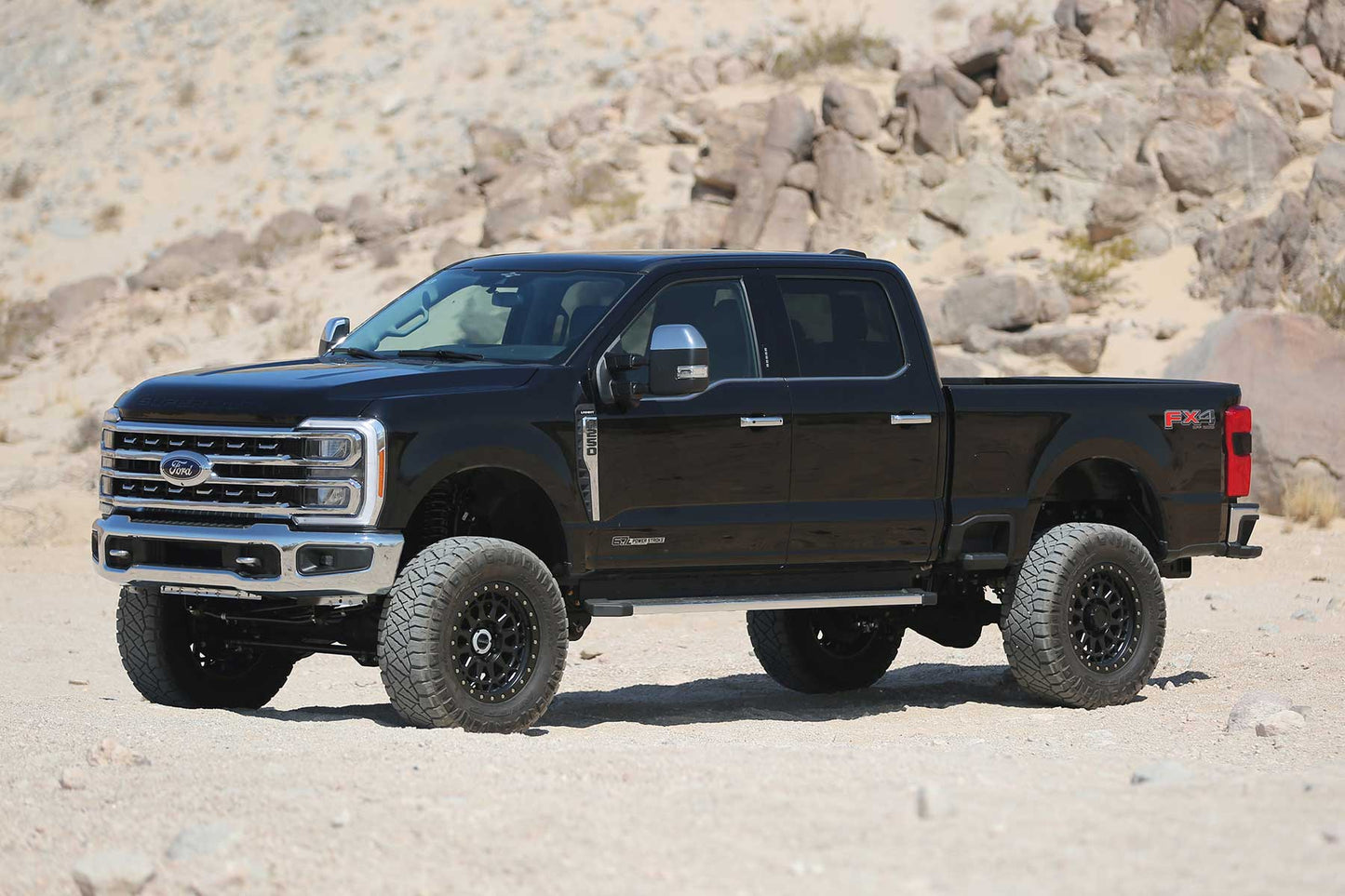 Fabtech 4in Basic Lift Kit with Performance Shocks for 2023-2024 Ford F-250/F-350 Super Duty 4WD Diesel (K2405)