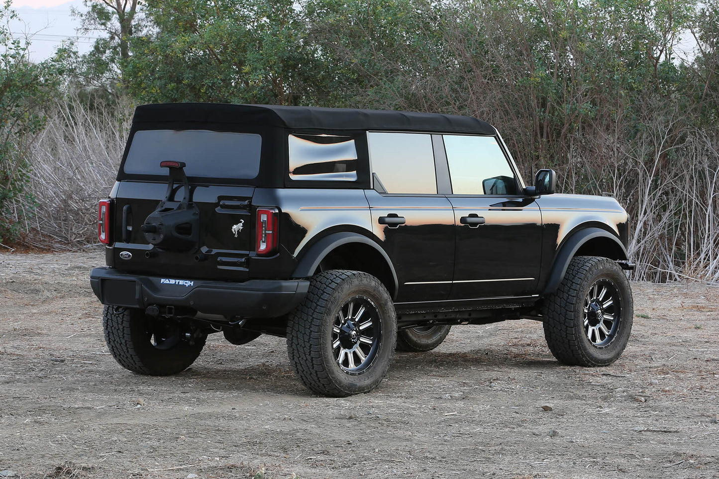 Fabtech 4in Lift Kit with Ball Joint UCAs and Shock Spacers for 2021-2024 Ford Bronco Non-Bilstein Models (K2424)