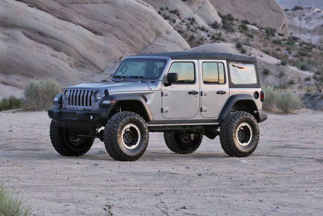 Fabtech 5in Trail Suspension System with Dirt Logic 2.25 Shocks for 2018-2021 Jeep Wrangler JL 4-Door 4WD (K4140DL)